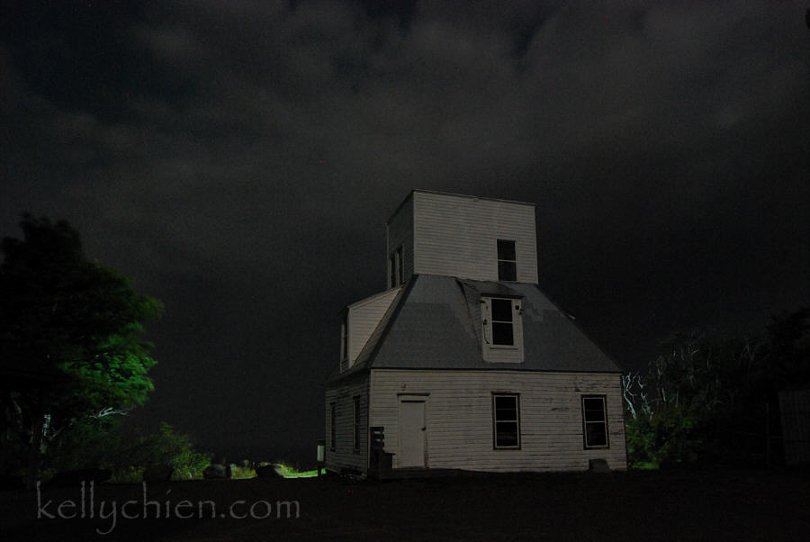 this-is-new-york.com Midnight sky over the old souvenir shop atop Mt. Utsayantha NY photo by Kelly Chien